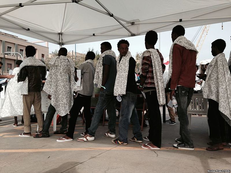 Eritrean refugees arrive at Messina1